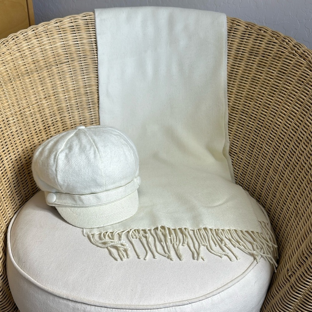 Adorable NWOT Angela & William Cream Color News Boy Hat & Matching Scarf